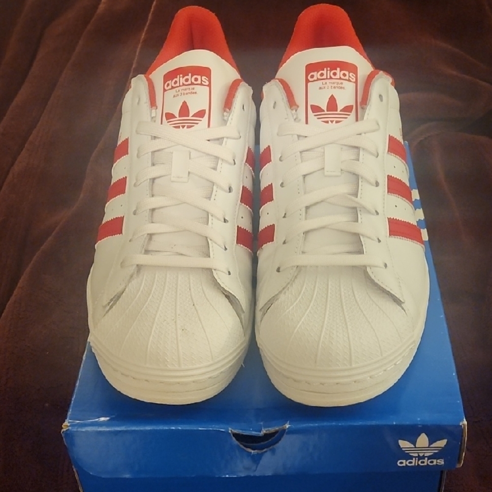 ♥️Adidas White and Red Superstar Shoes♥️